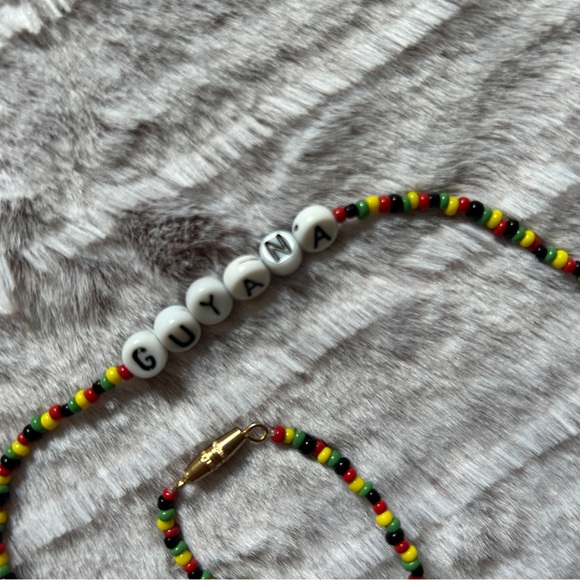 NWOT y2k vintage Guyana beaded friendship necklace beaded multicolour jewelry - Picture 4 of 4